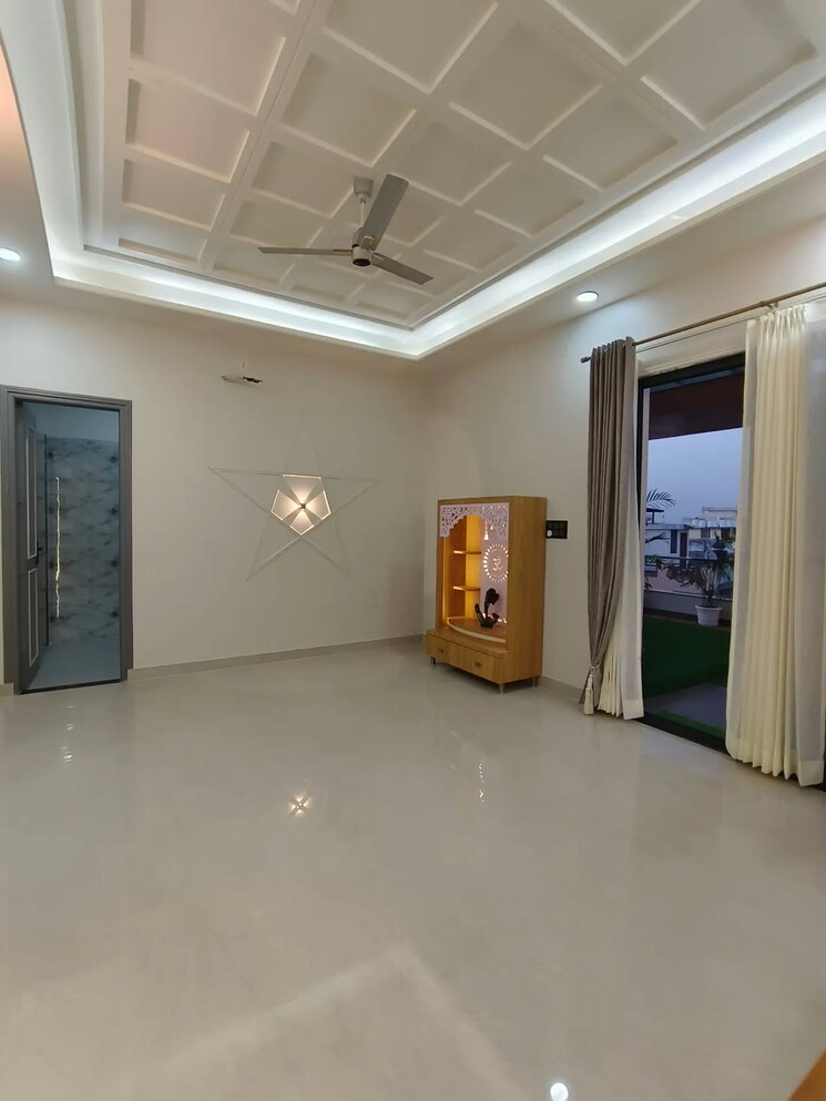 Room, ashok vihar 5 Bedroom 450 Sq.Yd. Builder Floor In Ashok Vihar Delhi 9274049