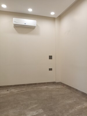 Room in 2 BHK Builder Floor at Lajpat Nagar 4 – for Rent
