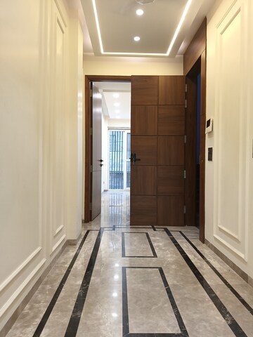Building Lobby in 2 BHK Builder Floor at Lajpat Nagar 4 – for Rent