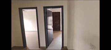Room in 3.5 BHK Apartment at BPTP Park Grandeura, Sector 82 – for Sale