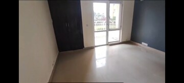 Room in 3.5 BHK Apartment at BPTP Park Grandeura, Sector 82 – for Sale