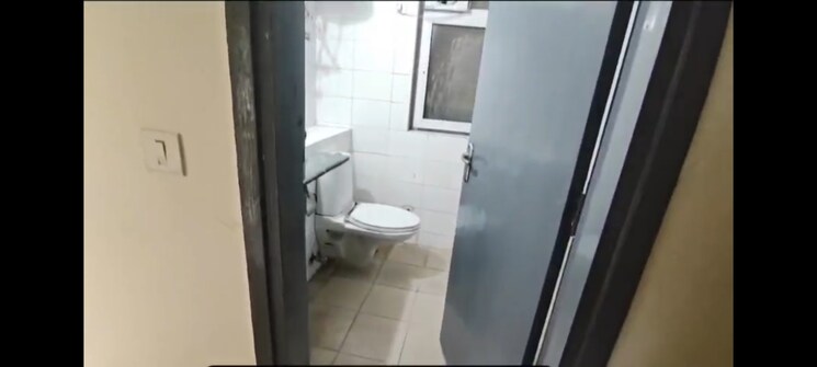 Bathroom, bptp-park-grandeura 3.5 Bedroom 2032 Sq.Ft. Apartment In Sector 82 Faridabad 9274142