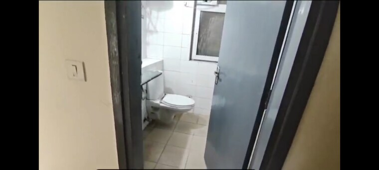 Bathroom, bptp-park-grandeura 3.5 Bedroom 2032 Sq.Ft. Apartment In Sector 82 Faridabad 9274142