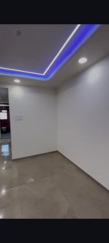 Room in 2 BHK Apartment at Relliance Lashkaria Solitaire, Andheri West – for Sale