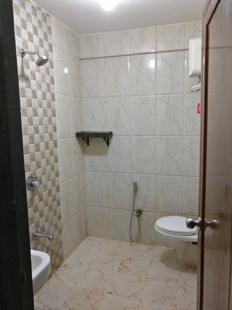 Bathroom, sindhi-society 2 Bedroom 900 Sq.Ft. Apartment In Chembur Mumbai 9274110