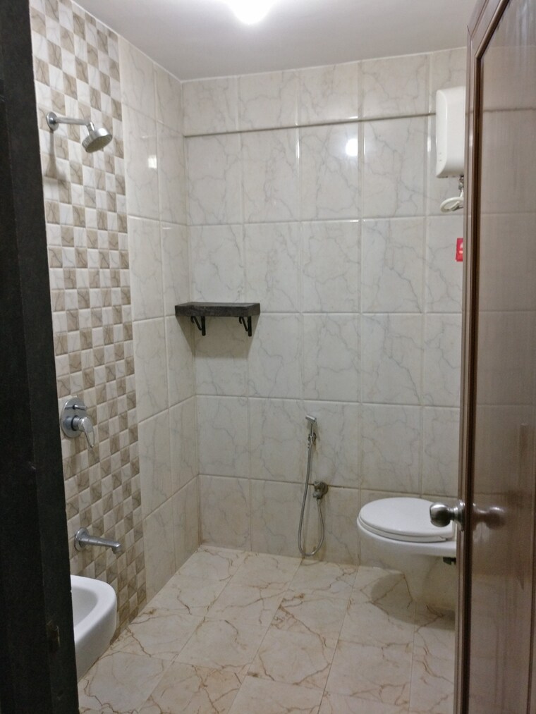 Bathroom, sindhi-society 2 Bedroom 900 Sq.Ft. Apartment In Chembur Mumbai 9274110