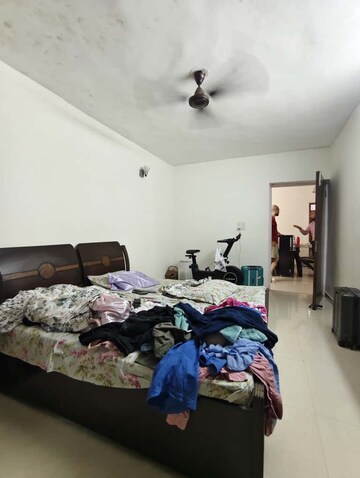 Room in 4 BHK Apartment at Vasant Kunj – for Rent