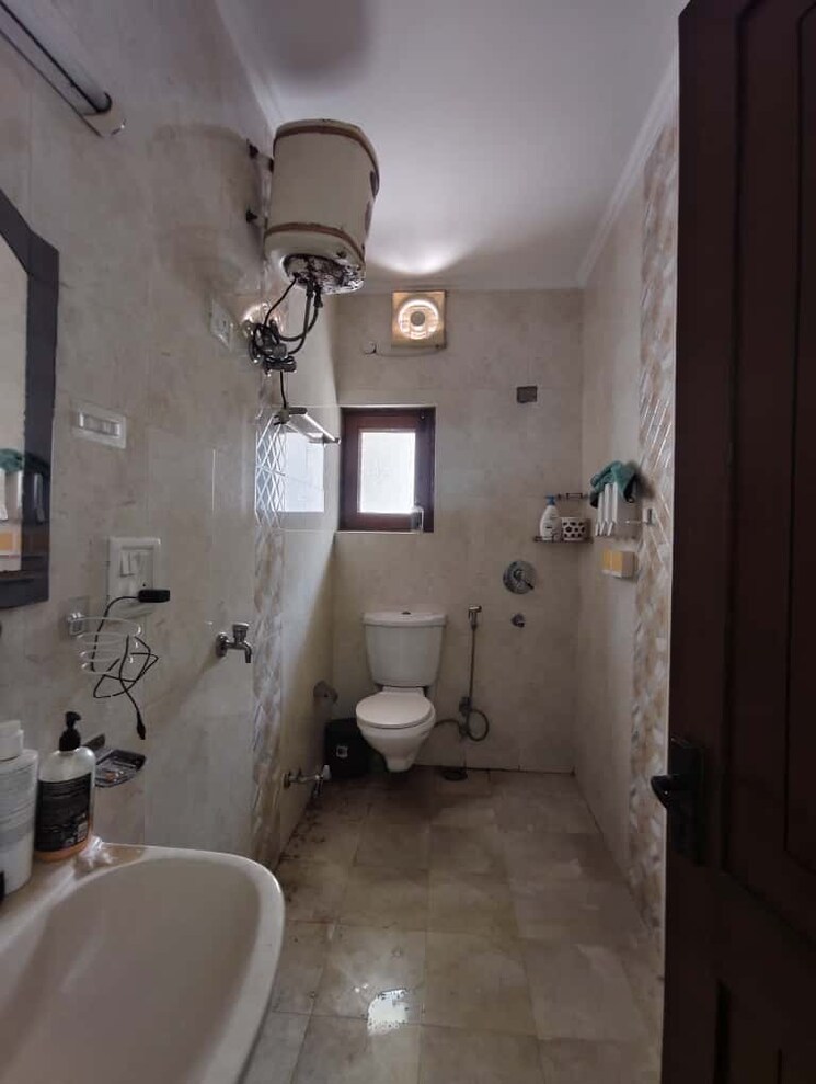 Attached Bathroom, vasant kunj 4 Bedroom 3200 Sq.Ft. Apartment In Vasant Kunj Delhi 9274154