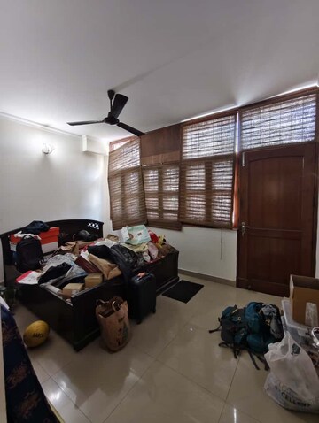 Room in 4 BHK Apartment at Vasant Kunj – for Rent