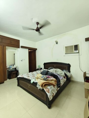 Room in 4 BHK Apartment at Vasant Kunj – for Rent