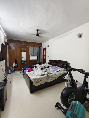 Room in 4 BHK Apartment at Vasant Kunj – for Rent