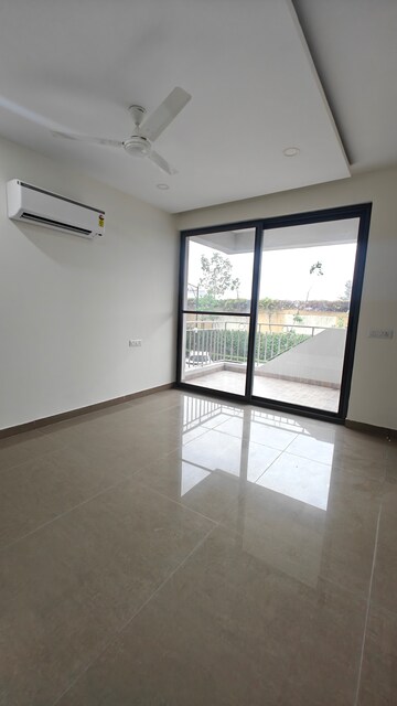 Room in 3.5 BHK Apartment at Pakhowal Road – for Rent