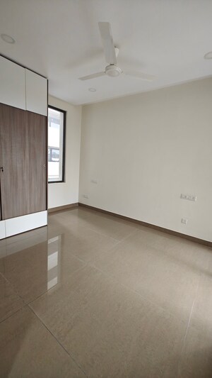 Room in 3.5 BHK Apartment at Pakhowal Road – for Rent