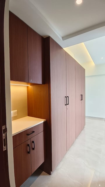 Room in 2 BHK Apartment at Sheth Irene, Malad West – for Rent