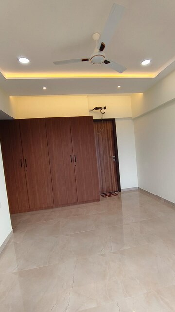 Room in 2 BHK Apartment at Sheth Irene, Malad West – for Rent
