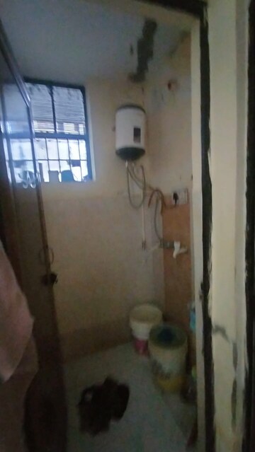Bathroom in 1.5 BHK Apartment at Sector 10 Greater Noida – for Sale