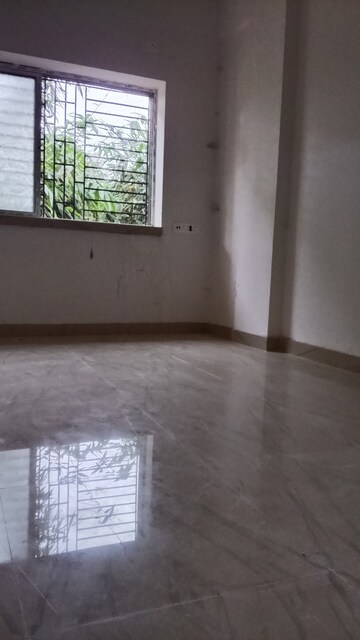 Room in 2 BHK Apartment at Chinar Park – for Sale