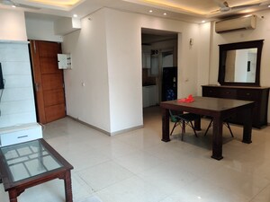 Room in 3 BHK Apartment at Gomti Nagar – for Rent