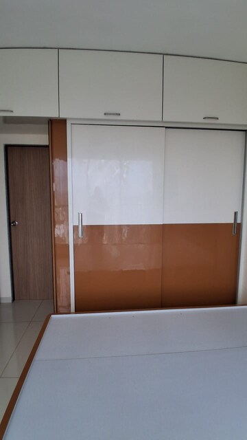 Room in 1 BHK Apartment at Shree Riddhi Siddhi Sumukh Hills, Kandivali East – for Rent
