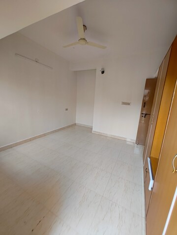Room in 2 BHK Apartment at DSR Divine, New Thippasandra – for Rent