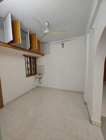 Room in 2 BHK Apartment at DSR Divine, New Thippasandra – for Rent