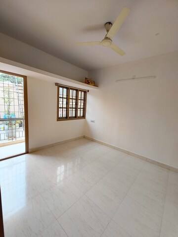 Room in 2 BHK Apartment at DSR Divine, New Thippasandra – for Rent