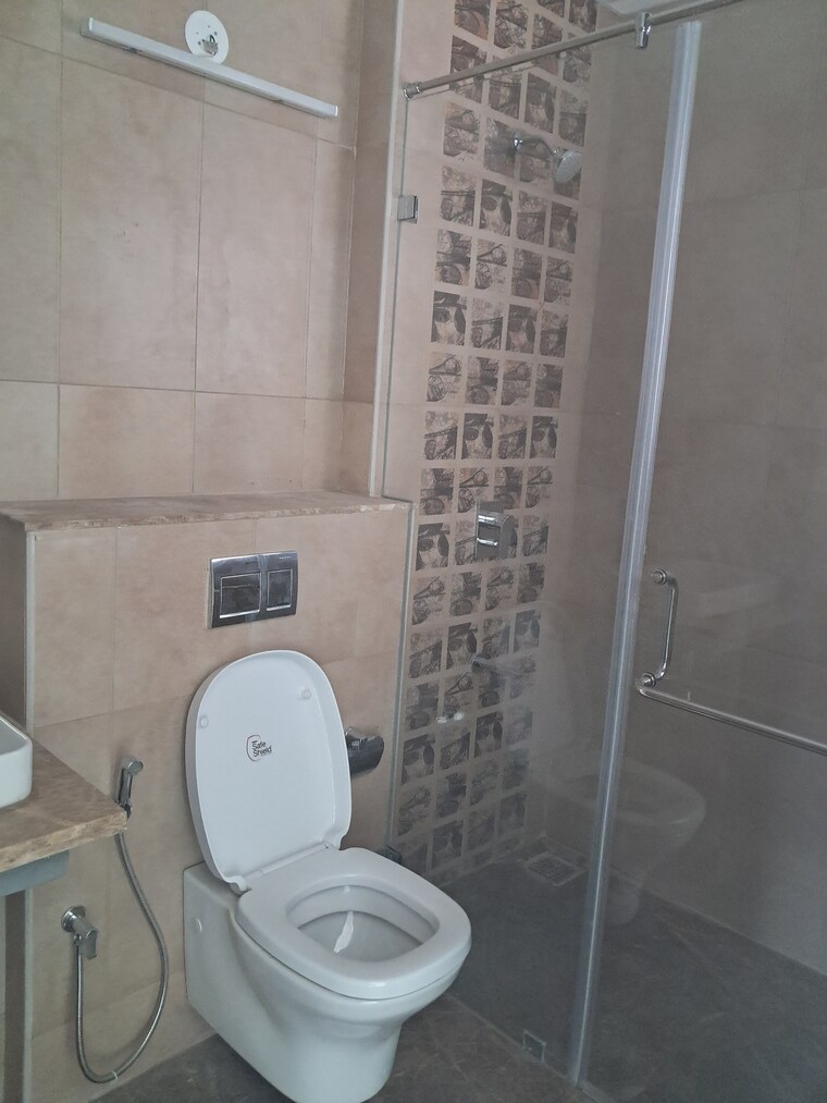 Bathroom, peninsula-salsette-27 2 Bedroom 804 Sq.Ft. Apartment In Byculla Mumbai 9274272