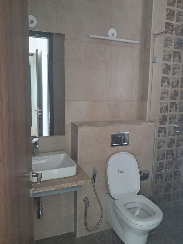 Bathroom, peninsula-salsette-27 2 Bedroom 804 Sq.Ft. Apartment In Byculla Mumbai 9274272