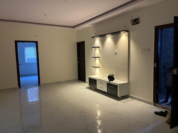 Room in 3 BHK Builder Floor at Sanjay Nagar – for Rent