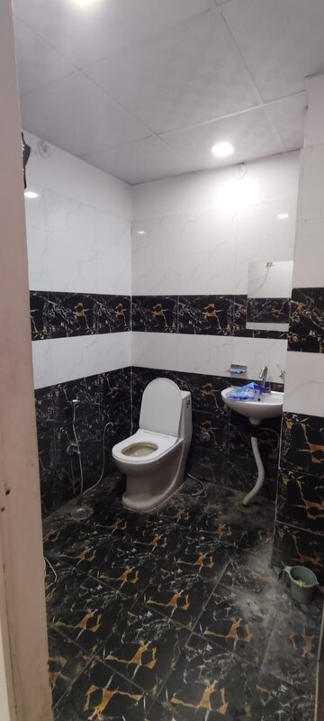 Attached Bathroom in 2 BHK Apartment at Vaishali Nagar – for Rent