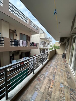 Balcony in 2 BHK Builder Floor at Sector 40 – for Rent