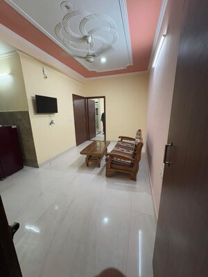 Master Bedroom in 1 BHK Builder Floor at Sector 40 – for Rent
