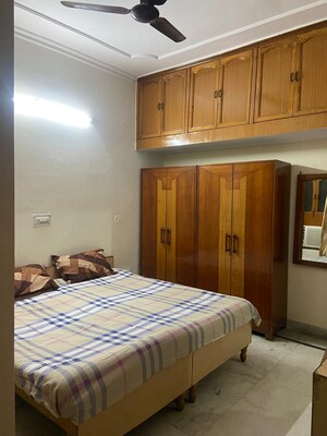 Bedroom in 2 BHK Builder Floor at Sector 40 – for Rent