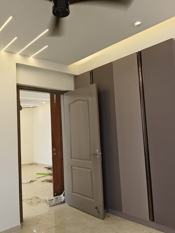 Building Lobby in 3 BHK Apartment at Omaxe Royal Residency Faridabad, Sector 79 – for Rent