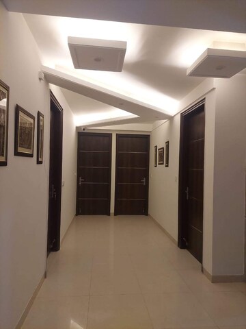 Building Lobby in 2 BHK Builder Floor at Sector 40 – for Rent
