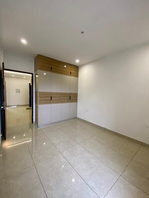 Room in 3 BHK Builder Floor at BPTP District Phase 2, Sector 84 – for Rent