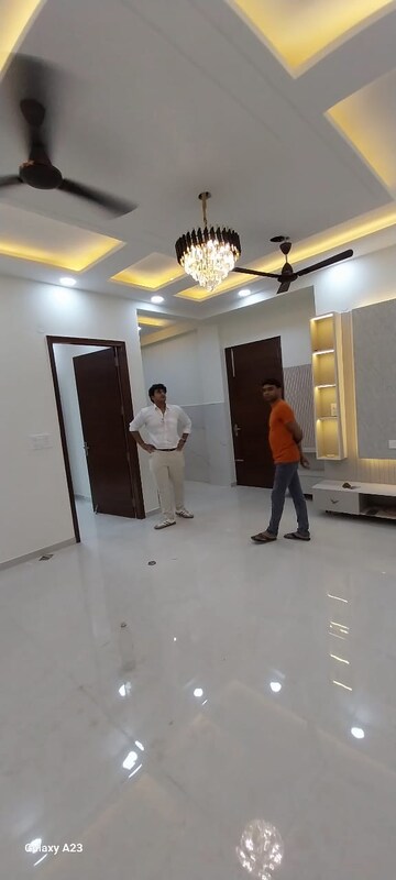 Master Bedroom in 3 BHK Builder Floor at BPTP District Phase 2, Sector 84 – for Rent