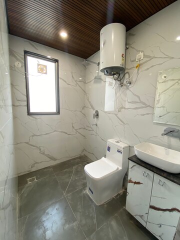 Bathroom in 1 BHK Builder Floor at Sector 51 – for Rent