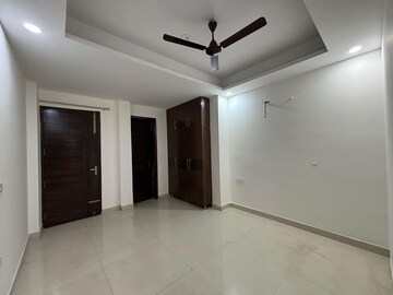 Room in 2 BHK Builder Floor at Sector 31 – for Rent