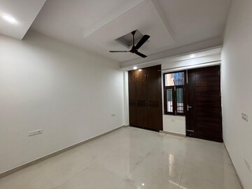 Room in 2 BHK Builder Floor at Sector 31 – for Rent