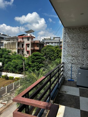 Balcony in 1 BHK Builder Floor at Sector 52 – for Rent