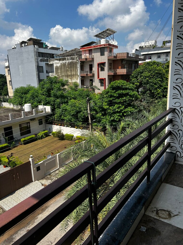 Balcony, sector 52 1 Bedroom 750 Sq.Ft. Builder Floor In Sector 52 Gurgaon 9274331