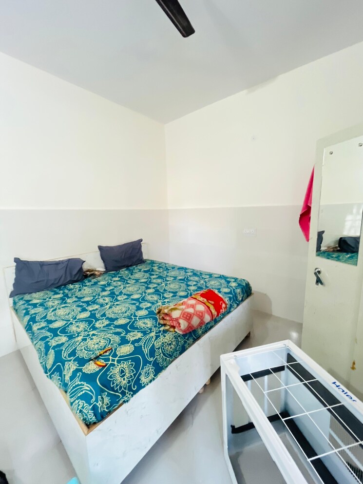 Bedroom, sector 40 1 Bedroom 750 Sq.Ft. Builder Floor In Sector 40 Gurgaon 9274333