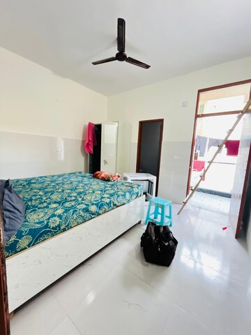 Bedroom in 1 BHK Builder Floor at Sector 40 – for Rent