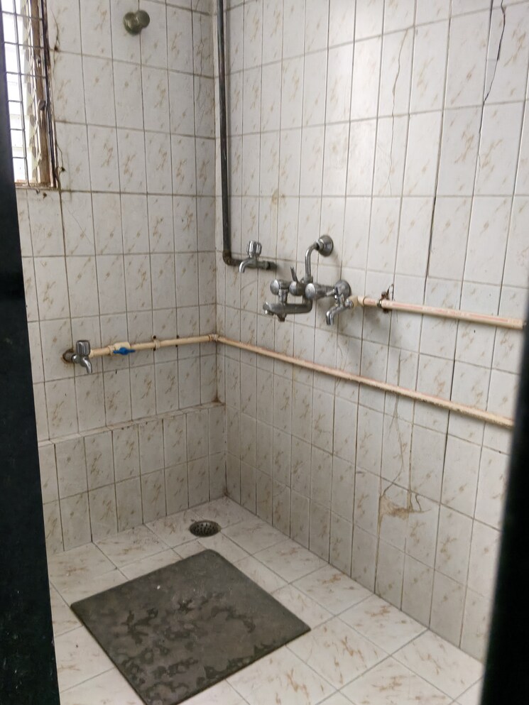 Bathroom, pride-of-kalina 1 Bedroom 500 Sq.Ft. Apartment In Santacruz East Mumbai 9274352