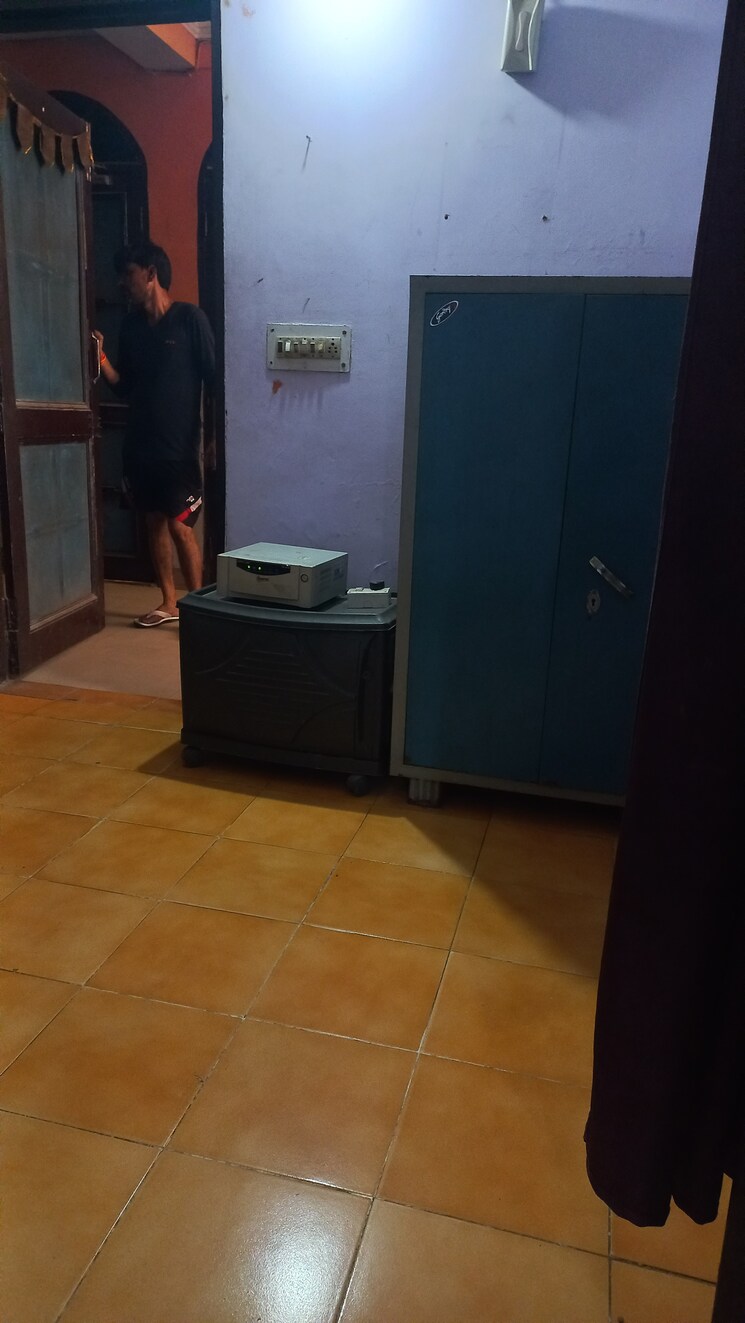 Room, sector 37 6+ Bedroom 300 Sq.Yd. Independent House In Sector 37 Faridabad 9274356