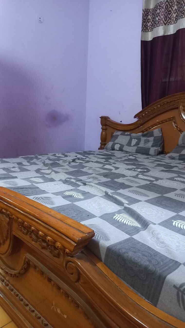 Bedroom, sector 37 6+ Bedroom 300 Sq.Yd. Independent House In Sector 37 Faridabad 9274356