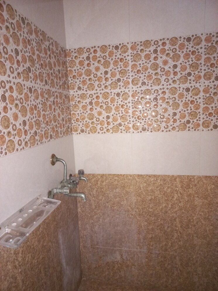 Bathroom, sector 37 6+ Bedroom 300 Sq.Yd. Independent House In Sector 37 Faridabad 9274356