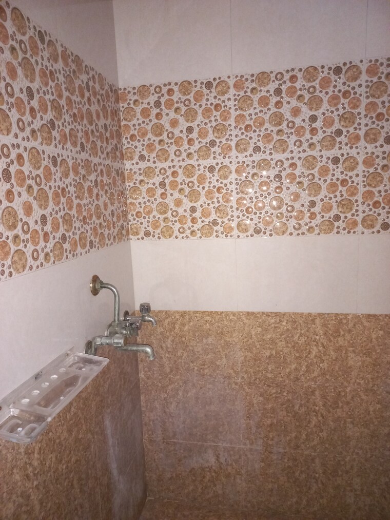 Bathroom, sector 37 6+ Bedroom 300 Sq.Yd. Independent House In Sector 37 Faridabad 9274356