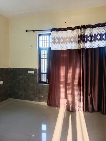 Living Room in 2 BHK Builder Floor at Sector 18 – for Rent